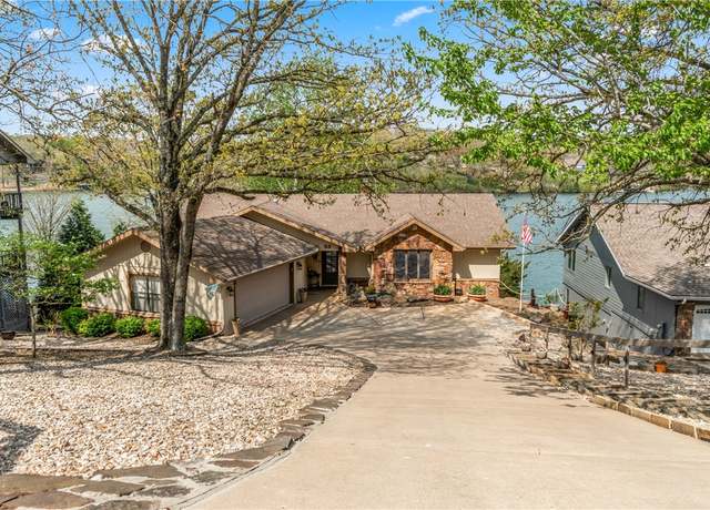 Property at 50 Churchill Dr, Bella Vista, AR 72715, 3 beds, 2.5 baths
