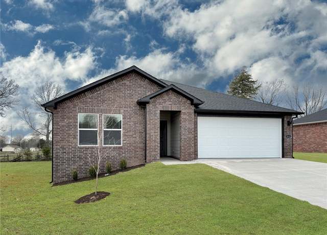 Property at 376 Texas Ave, Fayetteville, AR 72730, 4 beds, 2 baths