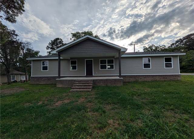 Property at 305 Farris St, Clarksville, AR 72830, 3 beds, 2 baths