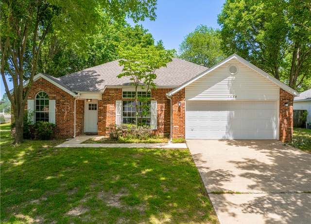 Property at 1678 Oxford Pl, Springdale, AR 72764, 3 beds, 2 baths