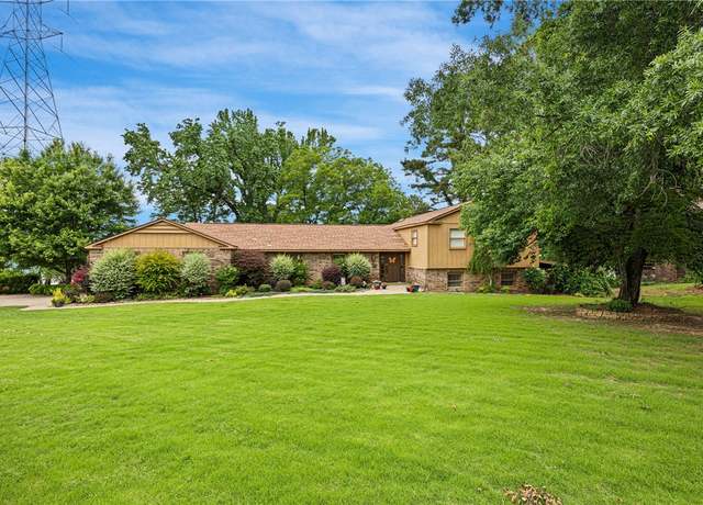 Property at 214 N Shore Dr, Russellville, AR 72802, 3 beds, 3.5 baths