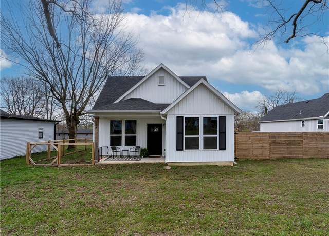 Property at 310 E Bean St, Lincoln, AR 72744, 3 beds, 2 baths