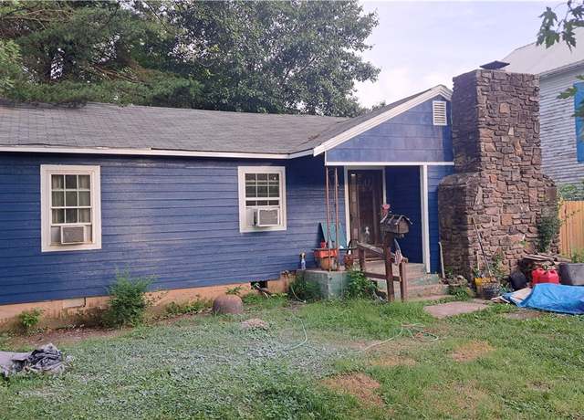 Property at 922 S B St, Rogers, AR 72756, 2 beds, 1 bath