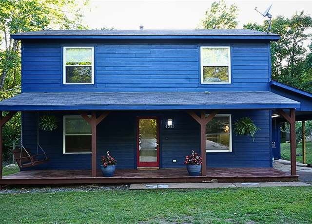 Property at 1211 N Mission Blvd, Fayetteville, AR 72701, 3 beds, 2 baths