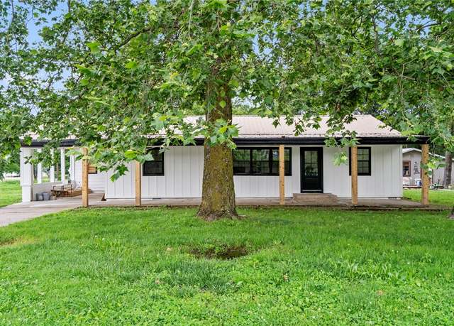 Property at 12569 Pioneer Ln, Gentry, AR 72734, 4 beds, 2 baths
