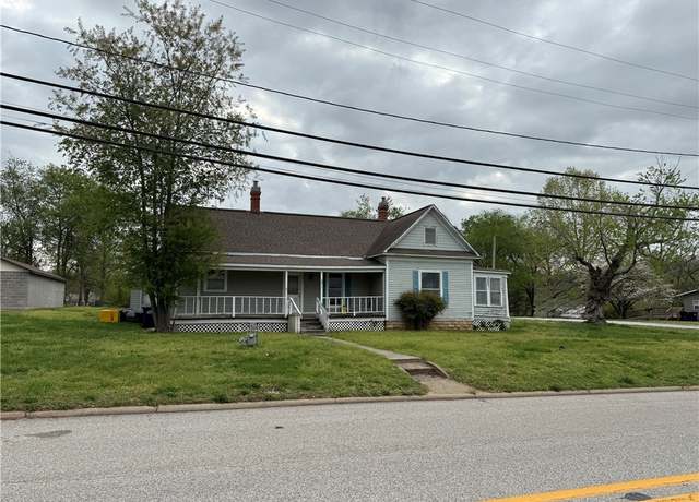 Property at 301 N Chestnut St, Harrison, AR 72601, 2 beds, 1 bath