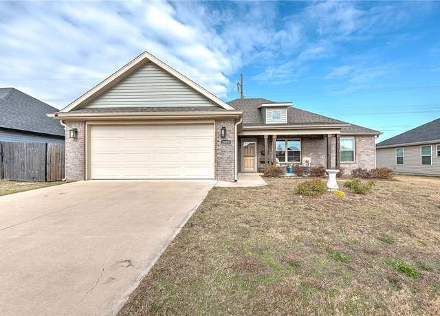 Property at 2005 Endura Park Dr, Siloam Springs, AR 72761, 3 beds, 2 baths