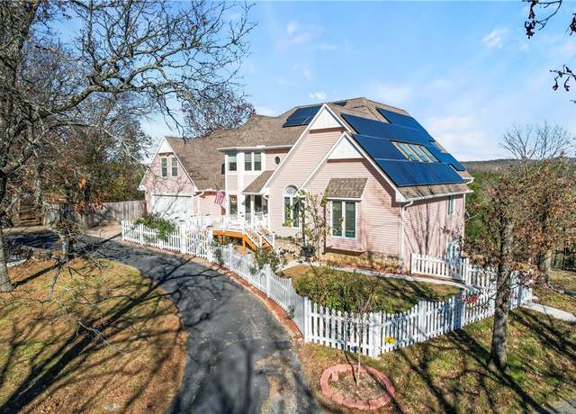 Property at 710 Wallen Bluff Dr, Branson, MO 65616, 5 beds, 3.5 baths