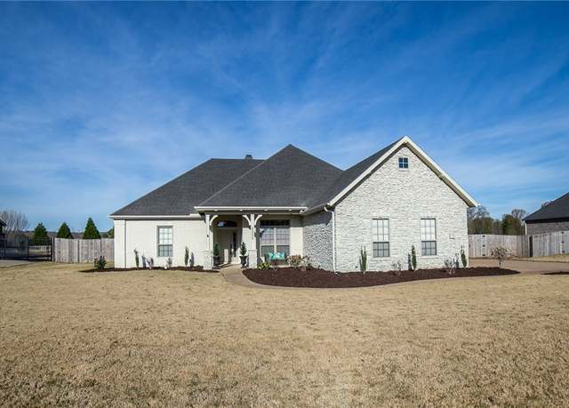 Property at 2200 Riverwater Ln, Fayetteville, AR 72703, 4 beds, 2.5 baths