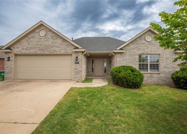 Property at 531 Dogwood St, Centerton, AR 72719, 3 beds, 2 baths