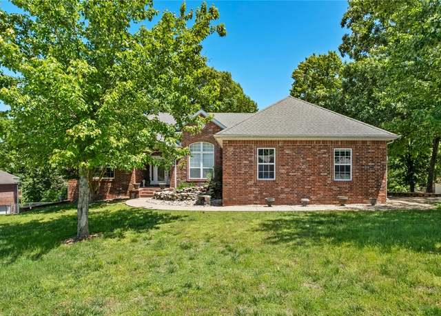 Property at 8200 Titleist Cir, Rogers, AR 72756, 5 beds, 3.5 baths