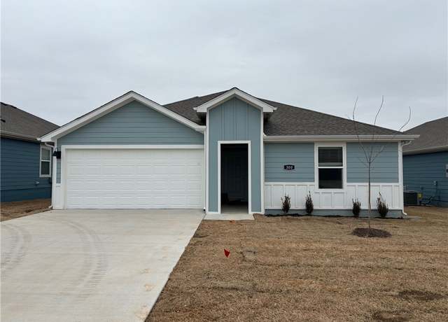 Property at 1040 Rently St, Prairie Grove, AR 72753, 3 beds, 2 baths