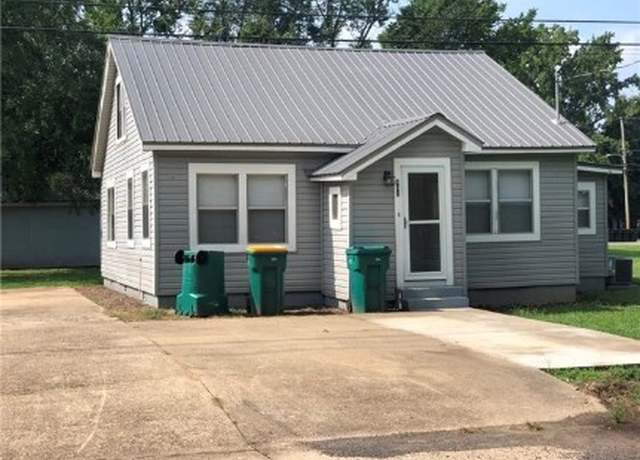 Property at 902 E G, Russellville, AR 72801, 3 beds, 2 baths