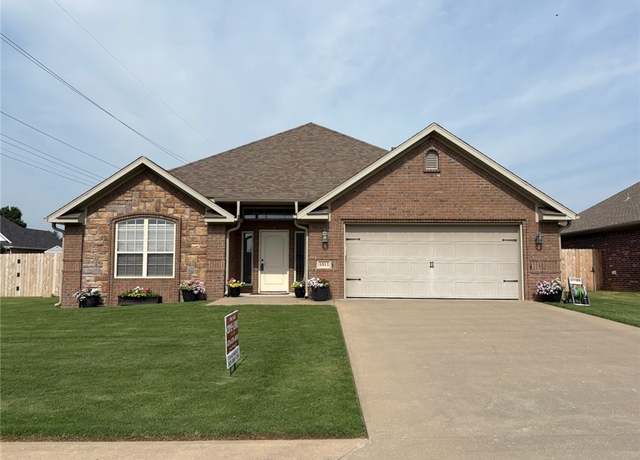 Property at 1011 Harvest St, Centerton, AR 72719, 3 beds, 2 baths