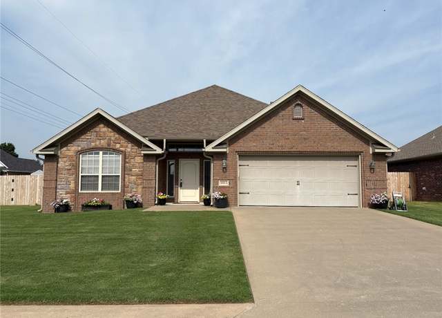 Property at 1011 Harvest St, Centerton, AR 72719, 3 beds, 2 baths