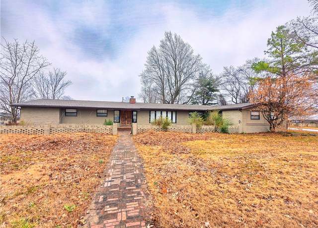Property at 1 Meadow Lark Ln, Harrison, AR 72601, 4 beds, 5.5 baths