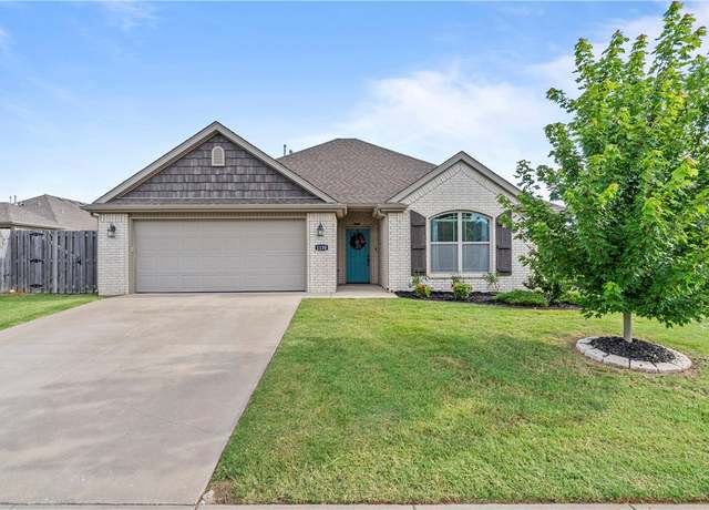 Property at 1130 Gardenia St, Centerton, AR 72719, 3 beds, 2 baths