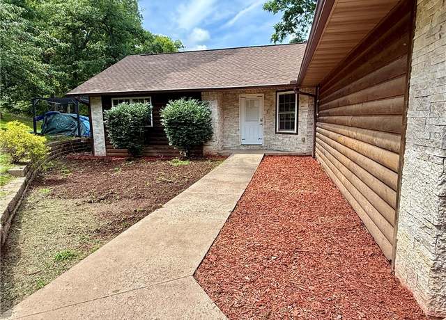 Property at 14076 Canal St, Rogers, AR 72758, 3 beds, 2 baths