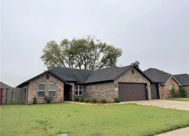 Property at 2101 20th St, Bentonville, AR 72713, 3 beds, 2 baths