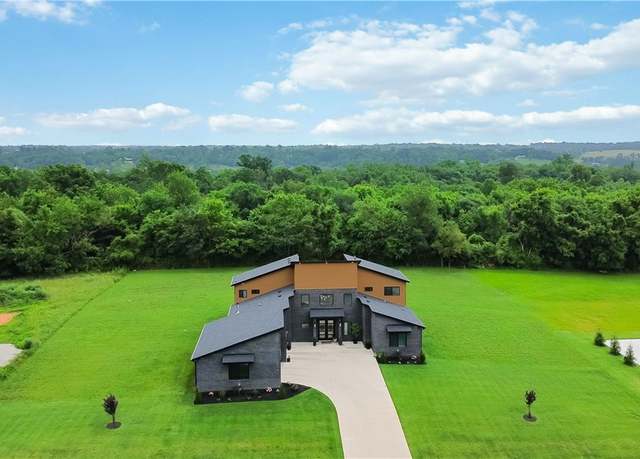 Property at 204 NE Healing Springs St, Bentonville, AR 72713, 4 beds, 4 baths