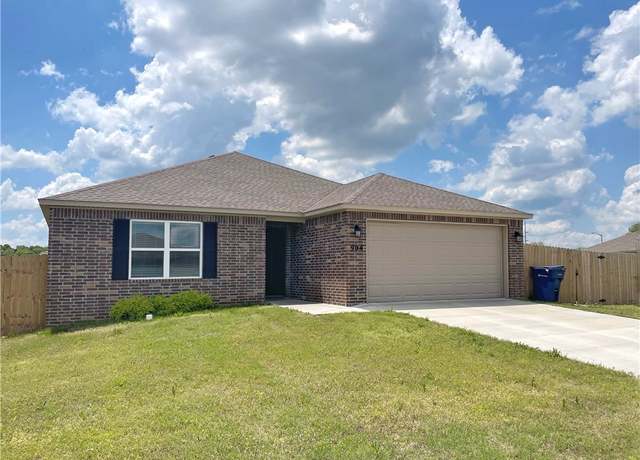 Property at 904 W Tanner Dr, Siloam Springs, AR 72761, 3 beds, 2 baths