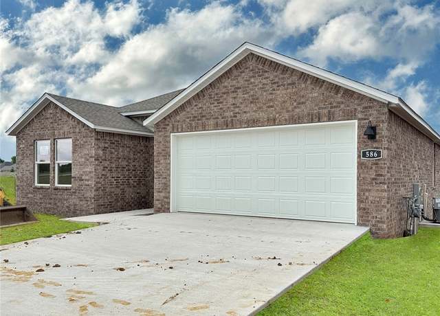 Property at 530 Arizona St, Farmington, AR 72730, 4 beds, 2 baths