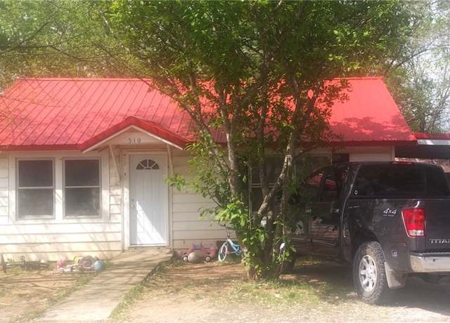 Property at 310 Drake Ave, Huntsville, AR 72740, 2 beds, 1 bath