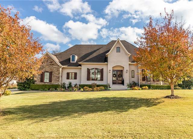 Property at 2940 N Chapel View Dr, Fayetteville, AR 72703, 4 beds, 3.5 baths