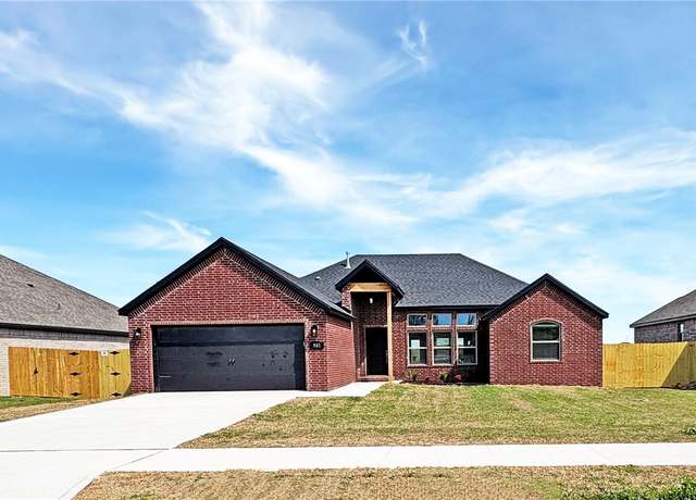 Property at 905 W Carley Dr, Siloam Springs, AR 72761, 3 beds, 2 baths