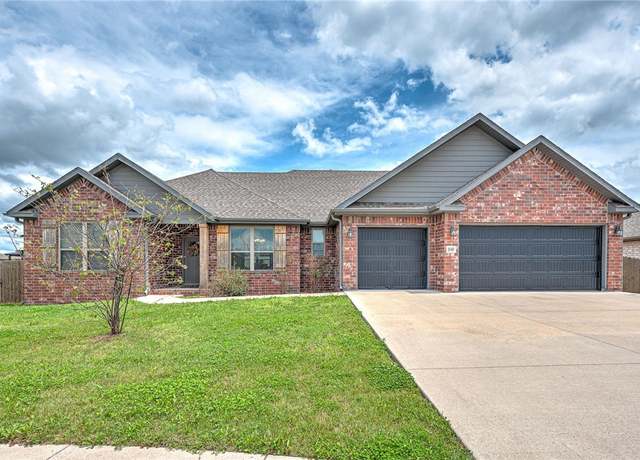 Property at 1140 Durante St, Tontitown, AR 72762, 3 beds, 2 baths