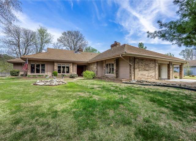 Property at 55 Dogwood Dr, Bella Vista, AR 72715, 2 beds, 2 baths