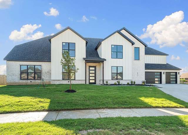 Property at 6417 S 59th St, Rogers, AR 72758, 4 beds, 3.5 baths