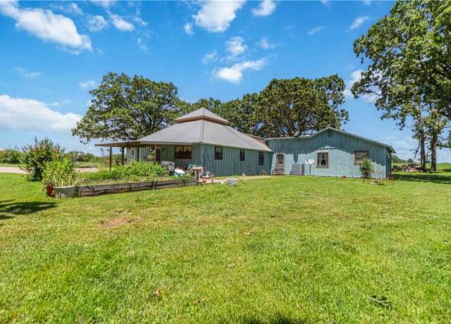 Property at 18040 E Holt Rd, Lincoln, AR 72744, 4 beds, 2 baths