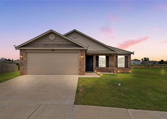 Property at 205 W Broadway St, Rogers, AR 72758, 3 beds, 2 baths