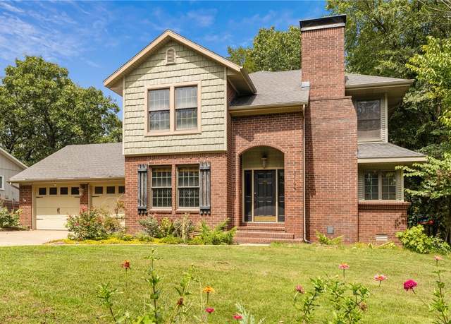 Property at 3164 Katherine Ave, Fayetteville, AR 72703, 3 beds, 2.5 baths