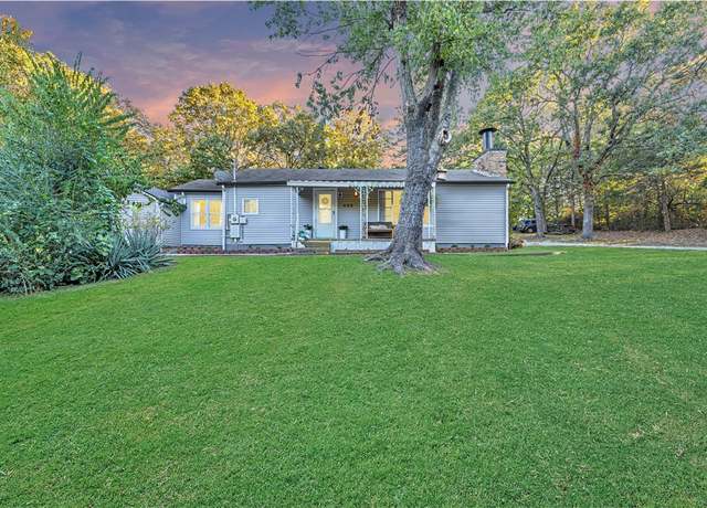 Property at 655 W Cherry St, Fayetteville, AR 72701, 3 beds, 1 bath
