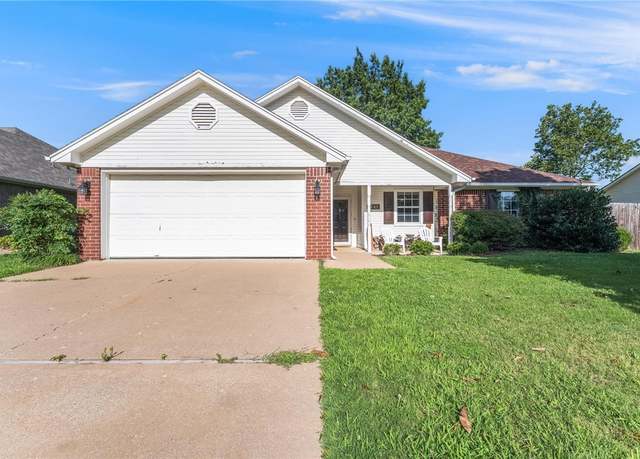 Property at 1105 N Oriole Ave, Rogers, AR 72756, 3 beds, 2 baths