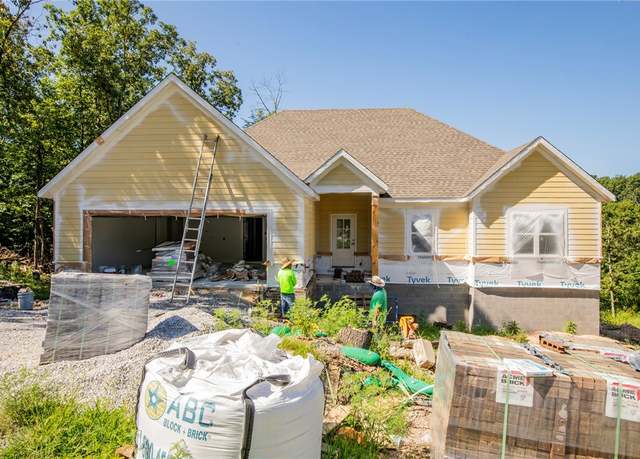 Property at 21 Singleton Dr, Bella Vista, AR 72715, 4 beds, 2 baths