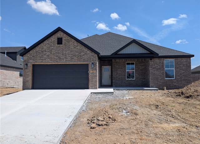 Property at 108 White Oak St, Gentry, AR 72734, 4 beds, 2 baths