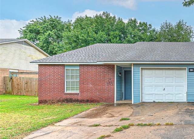 Property at 1389 N Boxley Ave, Fayetteville, AR 72704, 3 beds, 2 baths