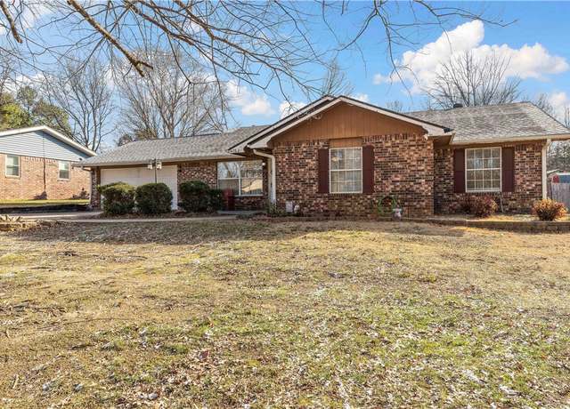 Property at 14762 Oak Crest Dr, Siloam Springs, AR 72761, 3 beds, 2 baths