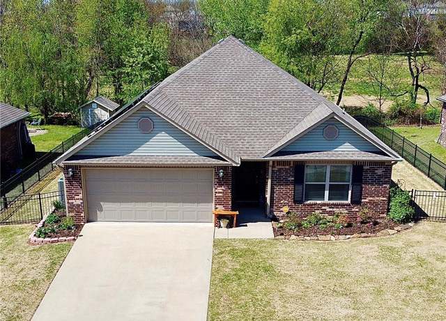 Property at 2370 Double Bogey Ln, Farmington, AR 72730, 3 beds, 2 baths