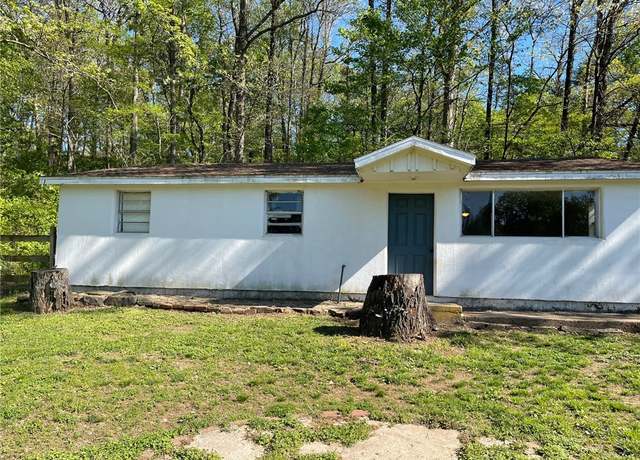 Property at 1902 N Double Springs Rd, Fayetteville, AR 72704, 3 beds, 1 bath