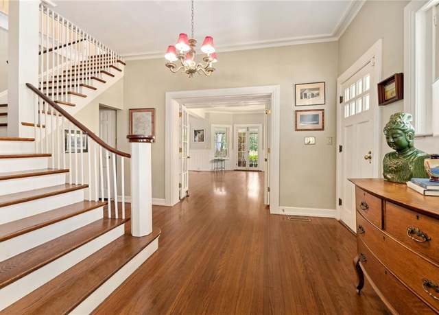 Property at 615 E Prairie Creek Dr, Rogers, AR 72756, 4 beds, 2.5 baths