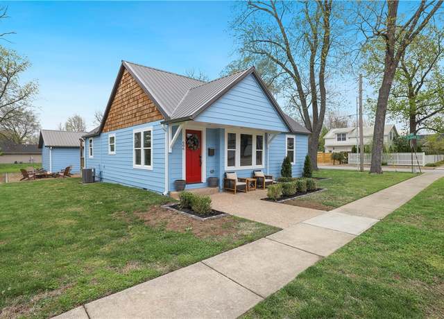 Property at 606 SW 4th St, Bentonville, AR 72712, 3 beds, 2 baths