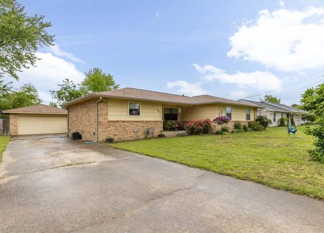 Property at 404 SW 20th St, Bentonville, AR 72712, 3 beds, 2 baths