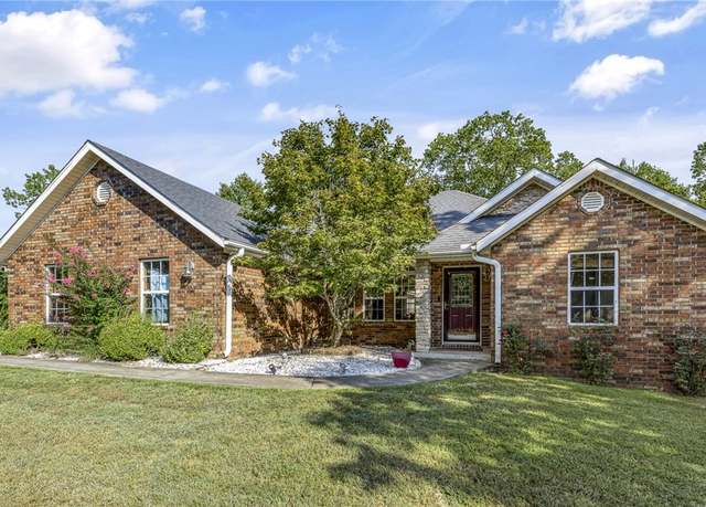 Property at 2 Northampton Dr, Bella Vista, AR 72714, 3 beds, 2 baths