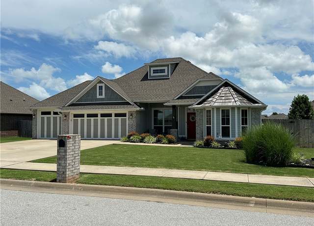 Property at 210 Adams St, Pea Ridge, AR 72751, 3 beds, 2 baths