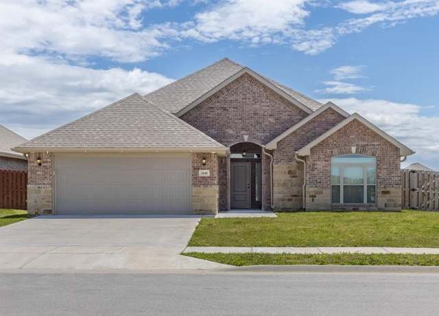 Property at 1040 Sundance Ln, Centerton, AR 72712, 4 beds, 3 baths