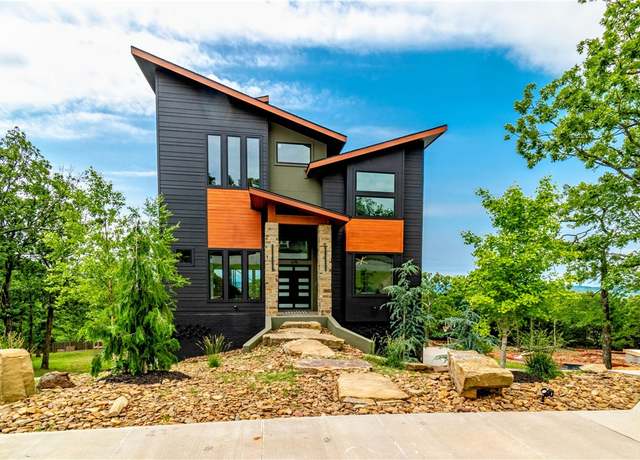 Property at 675 N Cliffside Dr, Fayetteville, AR 72701, 3 beds, 3.5 baths